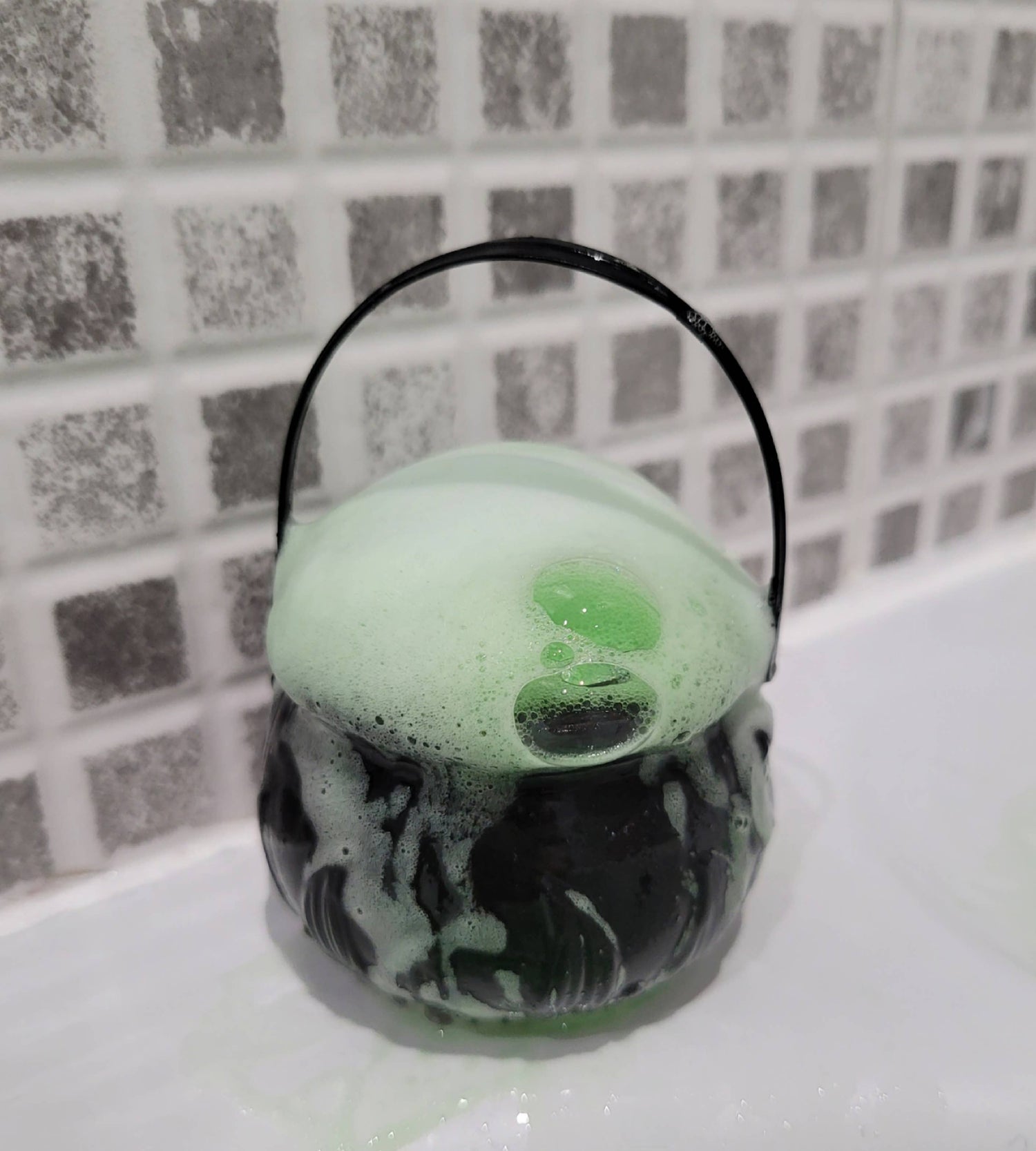 MLBS Bubbling Cauldron Foaming Bath Bomb