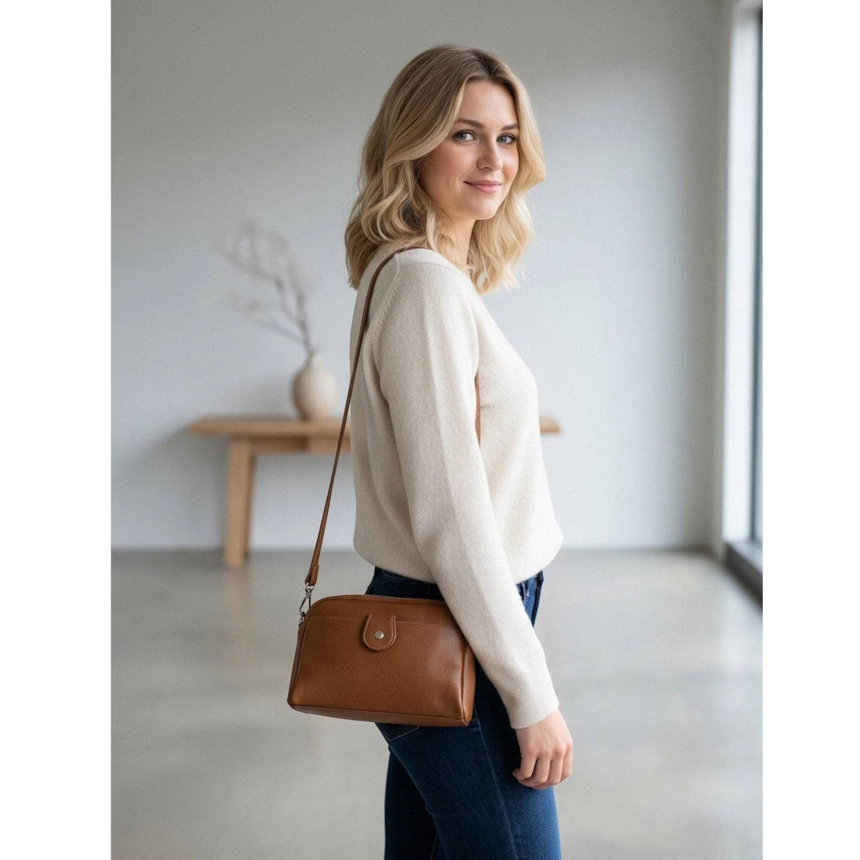 Suie Valentini Leather Shoulder Bag