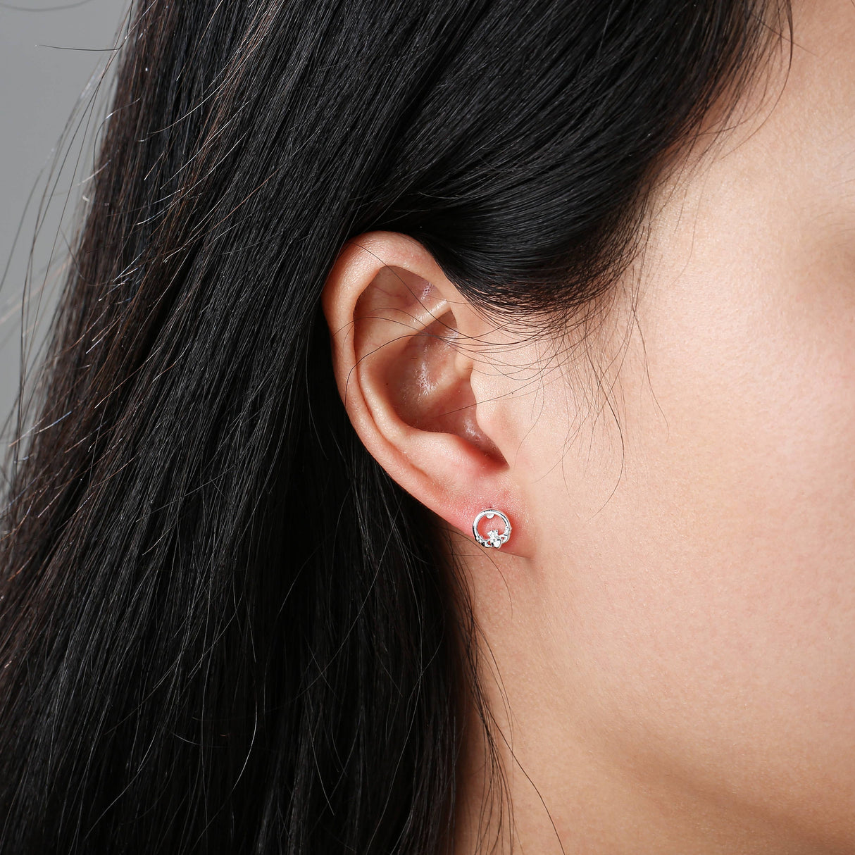 Gra Collection Plain Claddagh Earrings