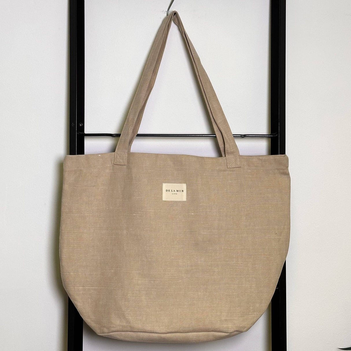 Connemara Country large sand-colored linen shopper bag with shoulder straps and De La Mur brand label.