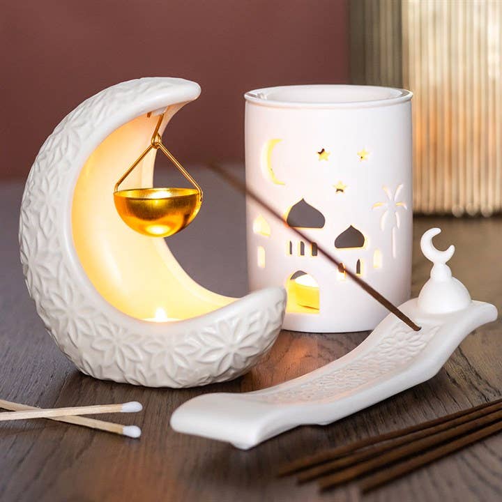 Something Different Wholesale - Crescent Moon Hanging Oil Burner